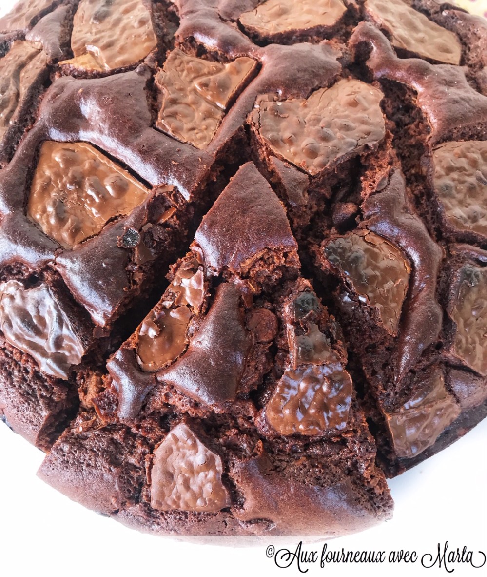 gâteau au chocolat avec éclats d'œuf de Pâques2