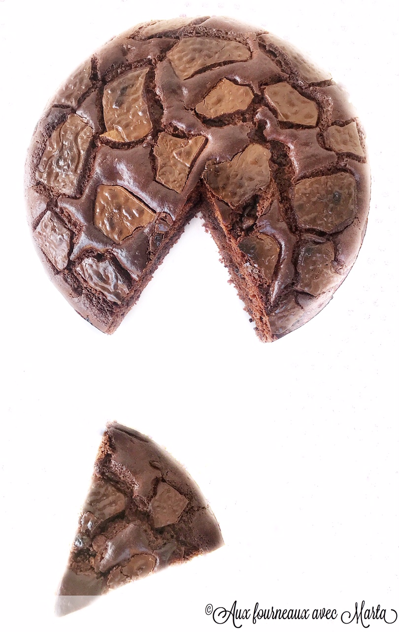 gâteau au chocolat avec éclats d'œuf de Pâques5